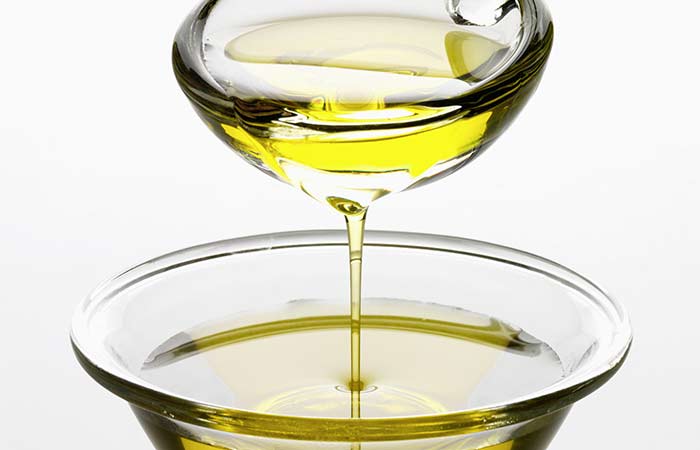 Homemade hot oil treatment for dry hair