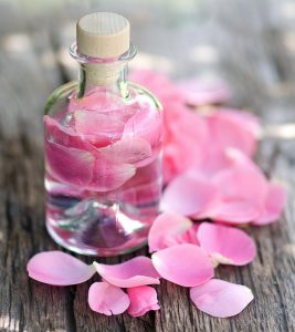 Rose Water For Eyes: 10 Benefits And How ...