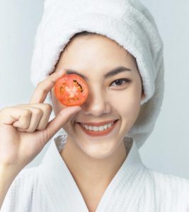 13 Homemade Tomato Face Masks For All Ski...