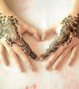 36 Simple & Easy Mehndi Designs For Hands To Try Out In 2022
