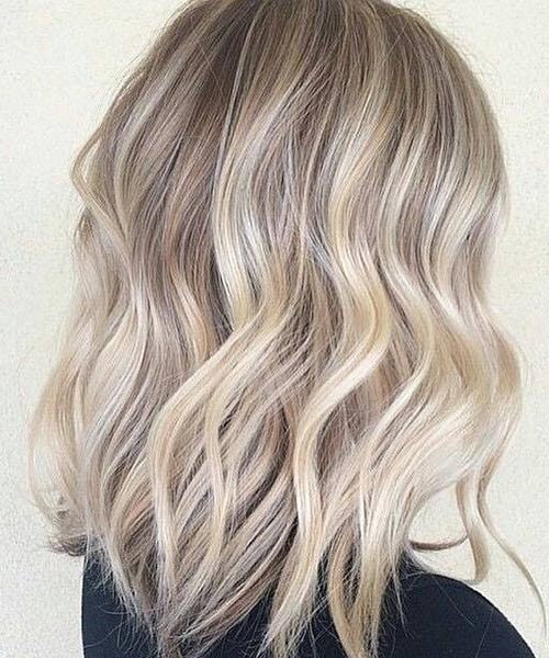 Beachy waves long bob hairstyle