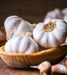 14 Serious Side Effects Of Garlic (Foods ...