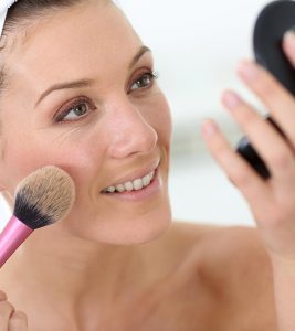 Makeup For Women Over 40 – A Simple Tut...