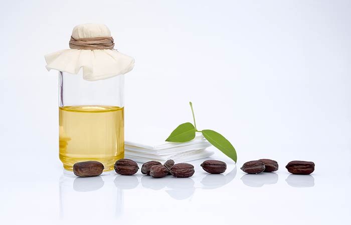 Jojoba and tea tree oil for blackheads