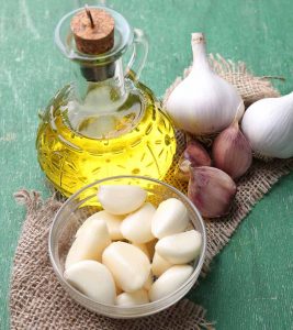 Health Benefits Of Garlic Oil, Side Effec...