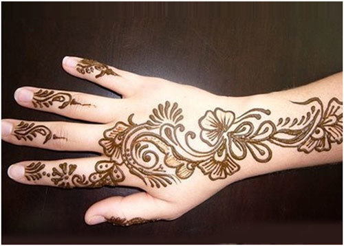 Classic Arabic back hand mehendi design