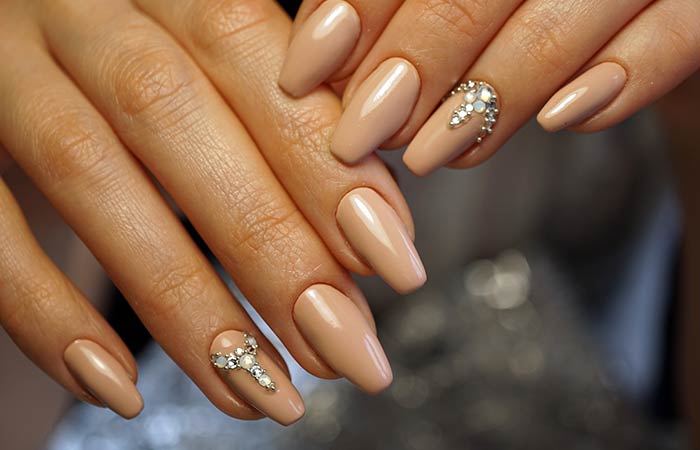 Ballerina-shaped nails