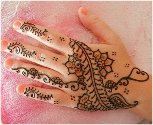 Pretty diy mehendi design