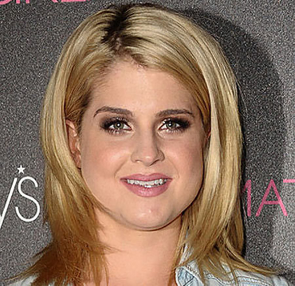 Kelly Osbourne with prominent concealer in makeup mistakes