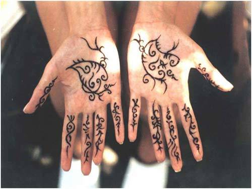 Black diy mehendi design