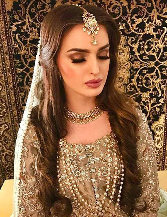 Center parted curls Indian bridal hairstyle