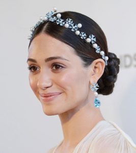 10 Stunning Headband Hairstyles That Look...