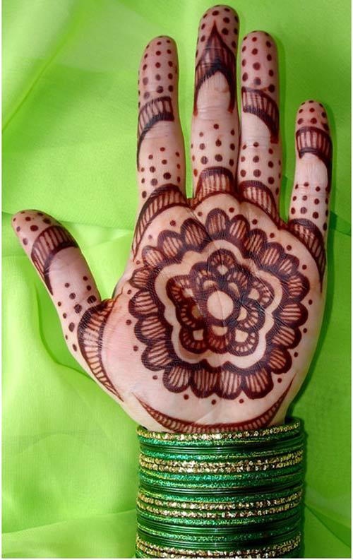 Minimalist mehendi design for hands