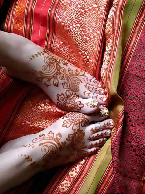 Especially pretty diy mehendi design