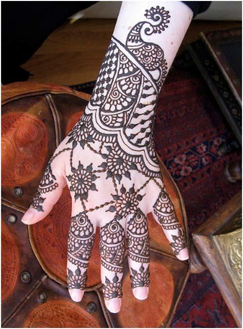 Feminine mehendi design for hands