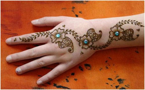 Glitter and stones diy mehendi design