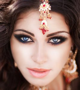 How To Apply Bridal Eye Makeup - Step-By-...