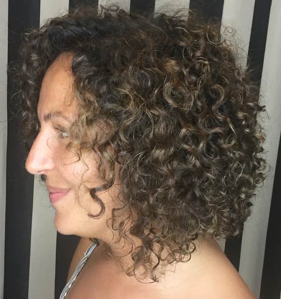Kinky curls with subtle highlights for women over 40