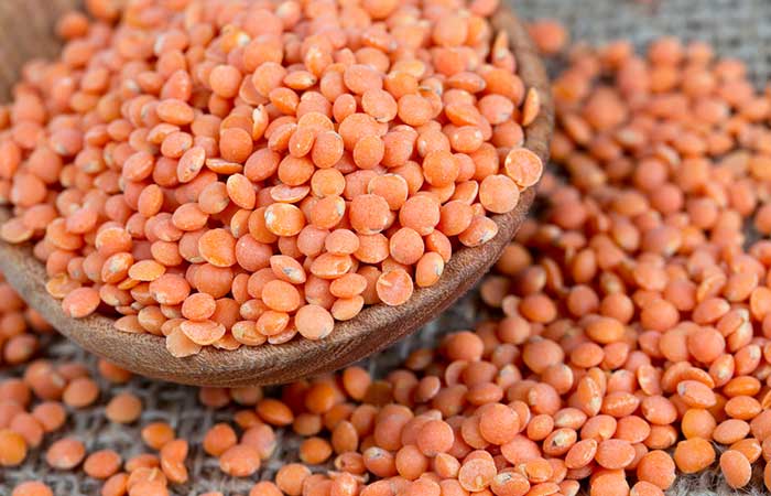 Homemade masoor dal scrub for oily skin