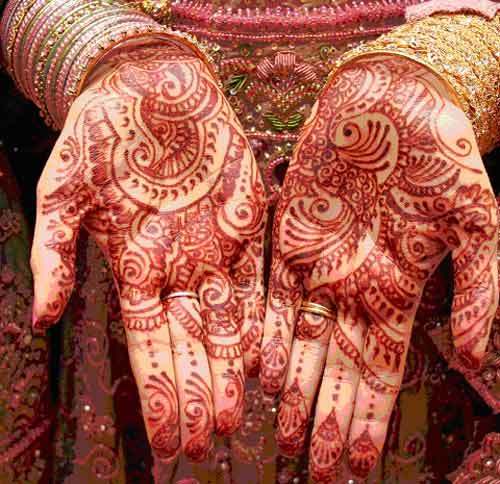 Traditional bridal mehendi design for hands