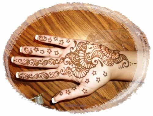 Modern patterned mehendi design for hands