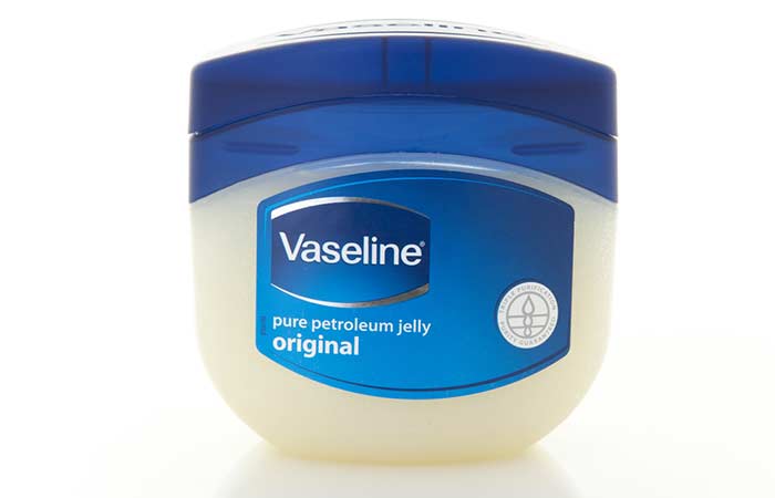 Petroleum jelly for dandruff on eyelashes