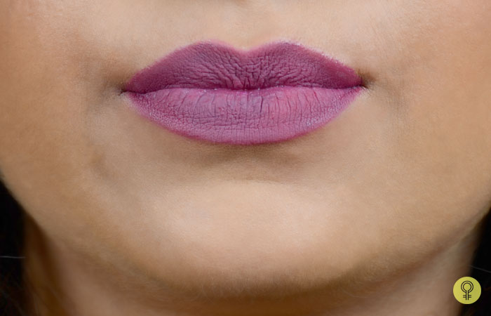 The final look of mattifying a glossy lipstick