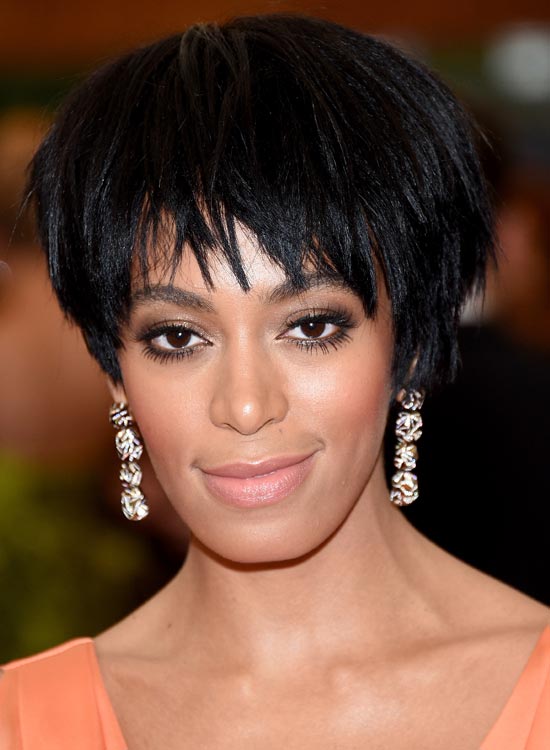 Reverse stacked bob with wispy uneven fringes medium hairstyle