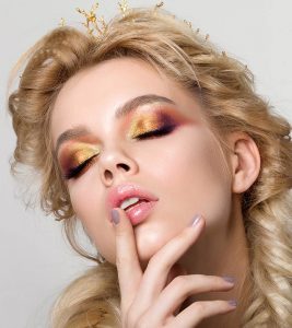 How To Apply Simple Gold Eye Makeup? - Tu...