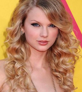 10 Taylor Swift Hairstyles That Are Trend...