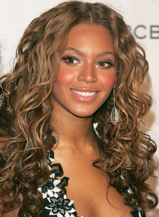 Textured curls hairstyle for medium-length hair