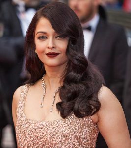 Top 10 Aishwarya Rai Hairstyles Through T...