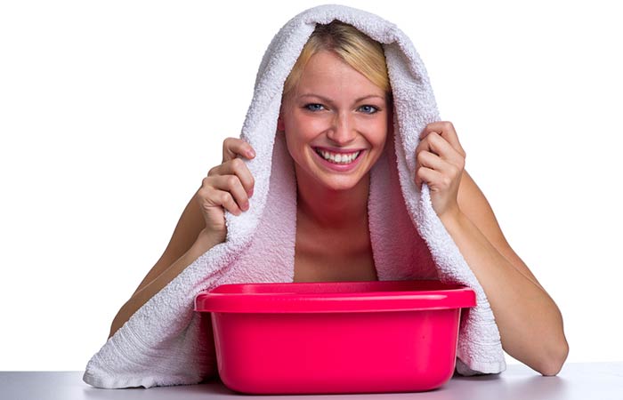 Get facial steam for acne using a bowl