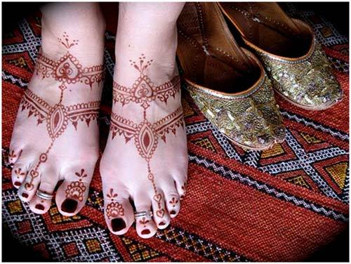 Cute and apt diy mehendi design